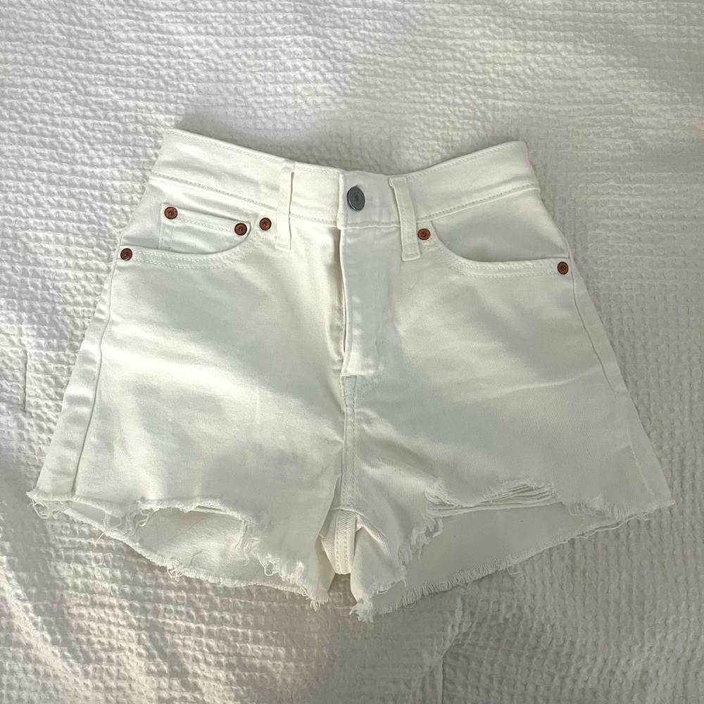 White Levi’s High-Waisted Denim Jean Short